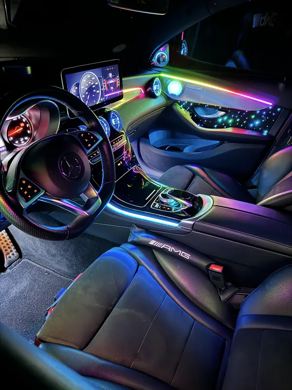Mercedes-Benz GLC: Ambientebeleuchtung & Sternenhimmel – Innenraum- und Detailansicht 1