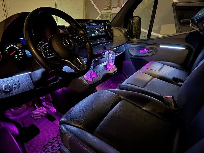Mercedes-Benz Sprinter: Ambientebeleuchtung – Innenraum- und Detailansicht 2