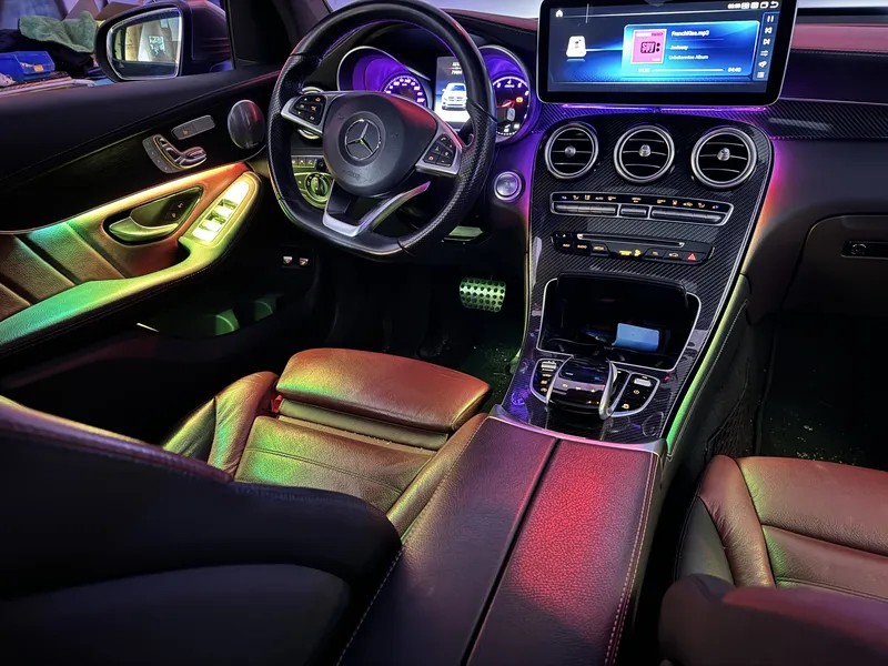 Mercedes-Benz GLC: Ambientebeleuchtung & Sternenhimmel – Innenraum- und Detailansicht 8