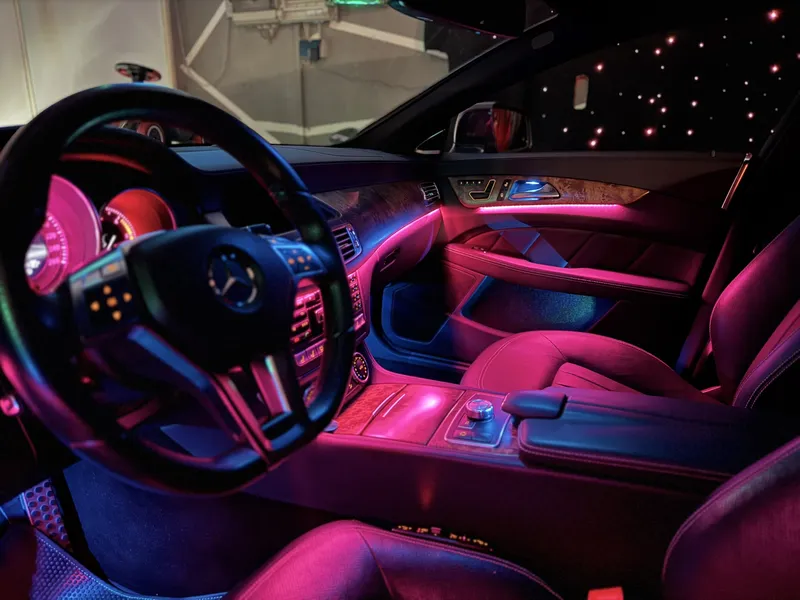 Mercedes-Benz CLS: Ambientebeleuchtung – Innenraum- und Detailansicht 3