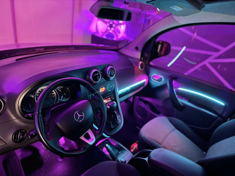 Mercedes-Benz Citan: Ambientebeleuchtung – Innenraum- und Detailansicht 1