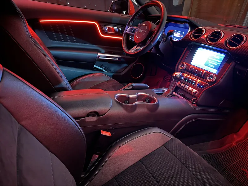 Ford Mustang: Ambientebeleuchtung – Innenraum- und Detailansicht 5