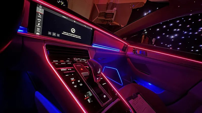 Porsche Panamera: Ambientebeleuchtung & Sternenhimmel – Innenraum- und Detailansicht 3