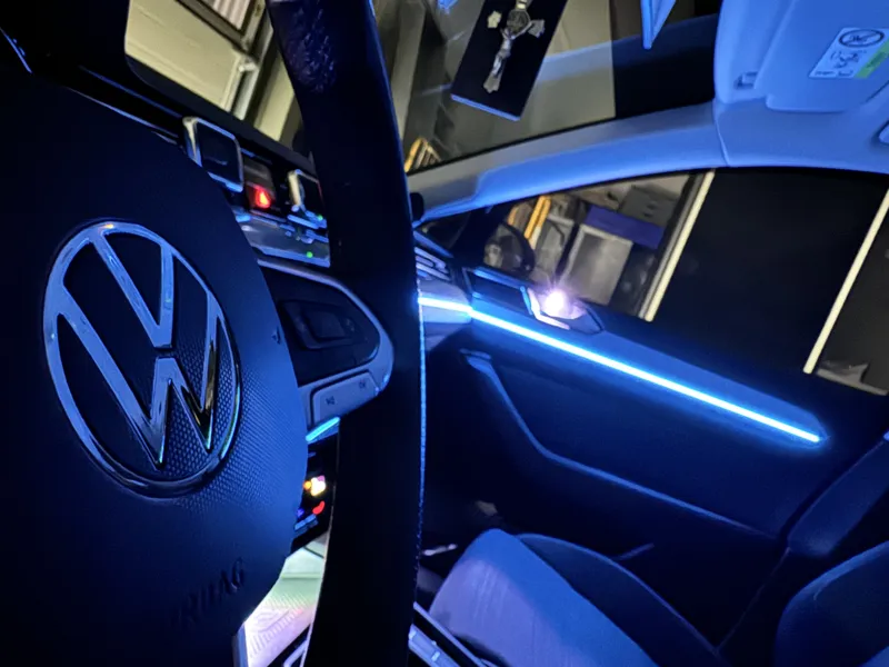 Volkswagen Passat: Ambientebeleuchtung – Innenraum- und Detailansicht 4