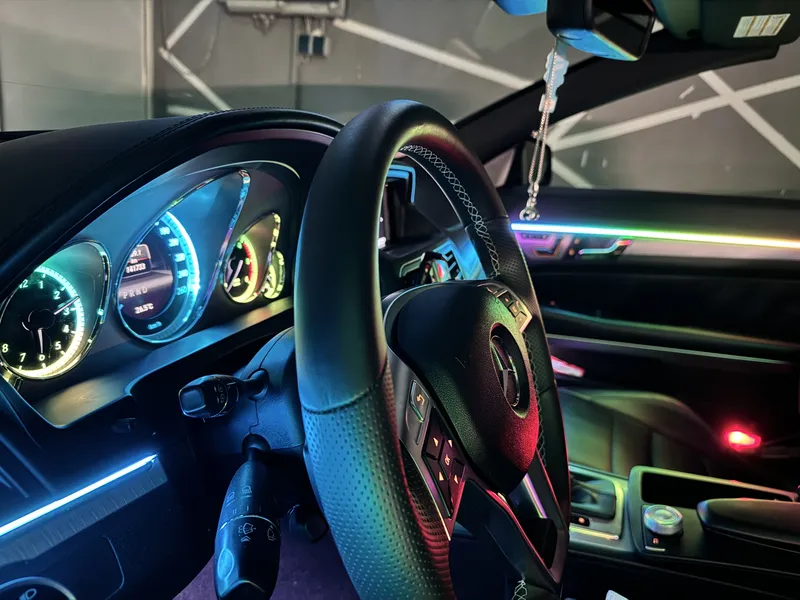 Mercedes-Benz C-Klasse Coupé: Ambientebeleuchtung – Innenraum- und Detailansicht 5