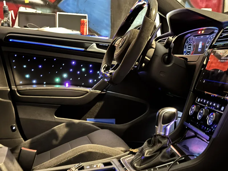 Volkswagen Golf 7: Ambientebeleuchtung – Innenraum- und Detailansicht 4