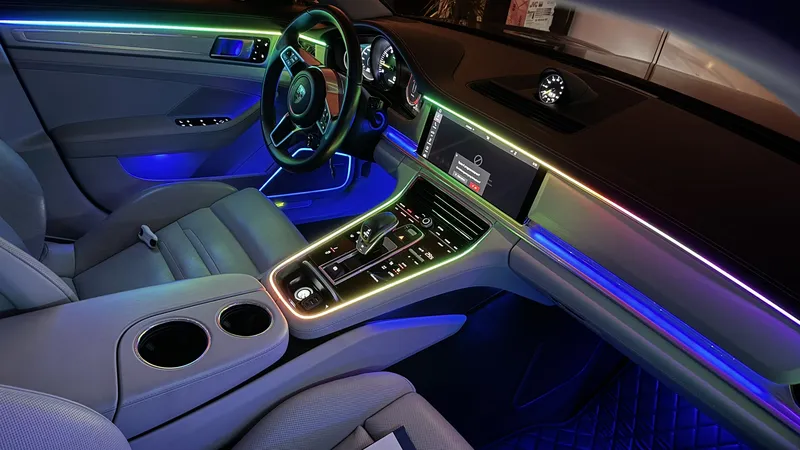 Porsche Panamera: Ambientebeleuchtung & Sternenhimmel – Innenraum- und Detailansicht 1