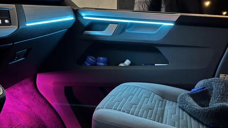 Volkswagen T6.1: Ambientebeleuchtung – Innenraum- und Detailansicht 2