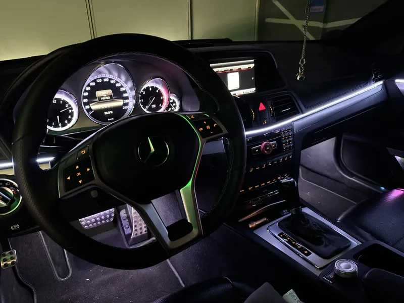Mercedes-Benz C-Klasse Coupé: Ambientebeleuchtung – Innenraum- und Detailansicht 1