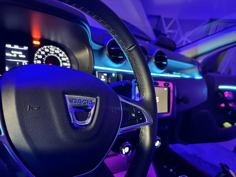 Dacia Duster: Ambientebeleuchtung – Innenraum- und Detailansicht 1