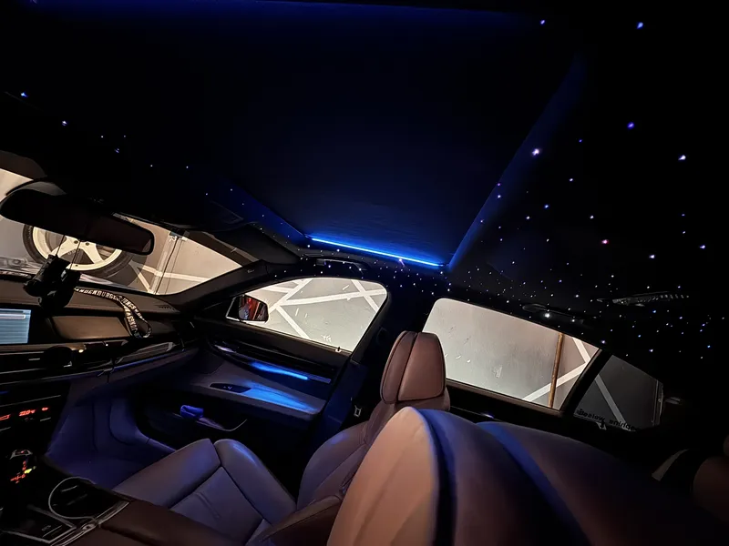 BMW 7er F01: Ambientebeleuchtung & Sternenhimmel – Innenraum- und Detailansicht 6