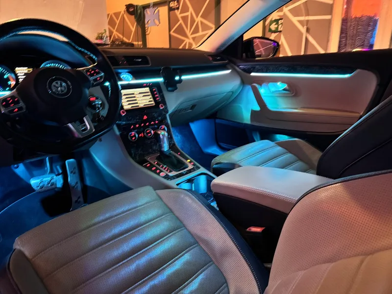 Volkswagen Passat: Ambientebeleuchtung – Innenraum- und Detailansicht 6