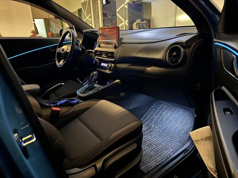 Hyundai Kona: Ambientebeleuchtung – Innenraum- und Detailansicht 3