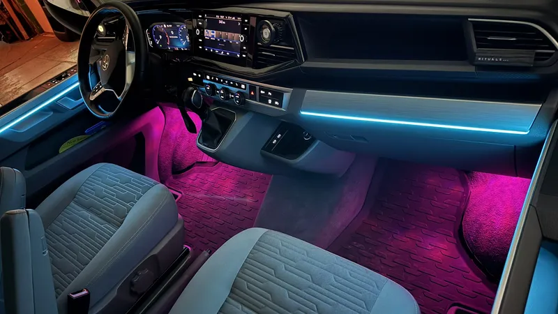 Volkswagen T6.1: Ambientebeleuchtung – Innenraum- und Detailansicht 6