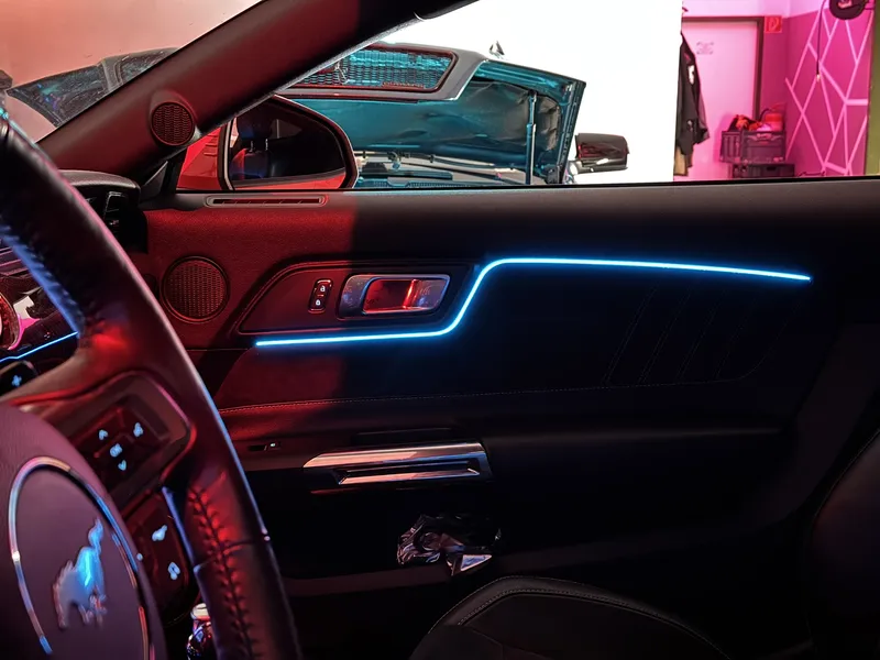 Ford Mustang: Ambientebeleuchtung – Innenraum- und Detailansicht 3