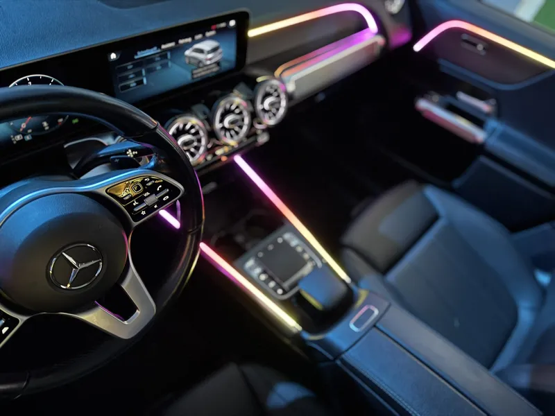 Mercedes-Benz GLB: Ambientebeleuchtung – Innenraum- und Detailansicht 6